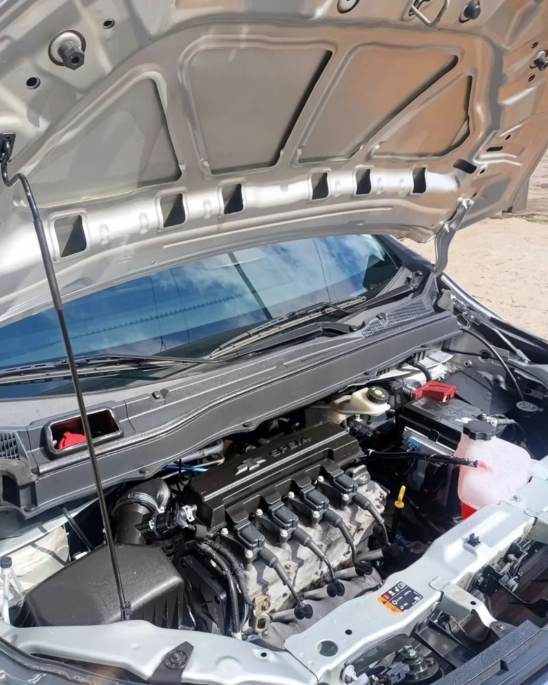 Motor de Chevrolet Spin limpo após lavagem detalhada
