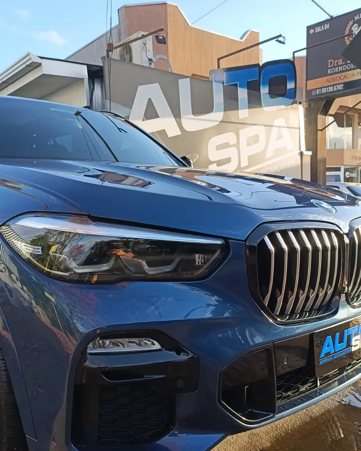 BMW SUV azul, carro finalizado