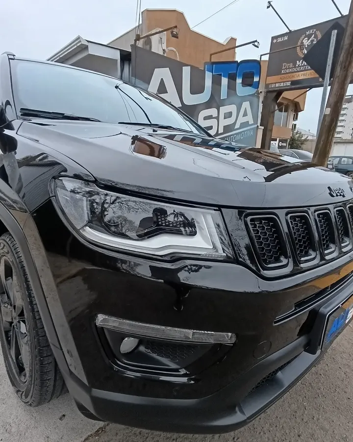 Jeep Compass preto, carro finalizado